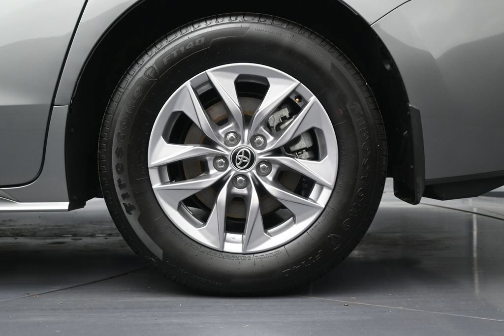 Used 2026 Toyota Sienna XLE FWD image 14