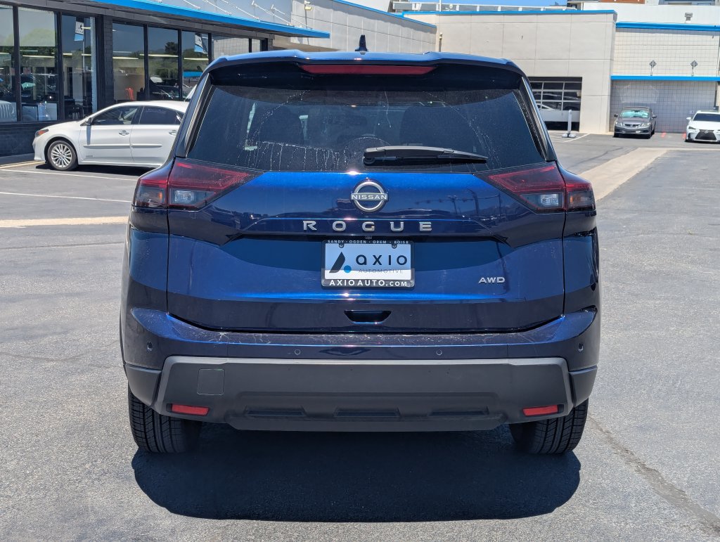 Used 2025 Nissan Rogue SV AWD/4WD image 5