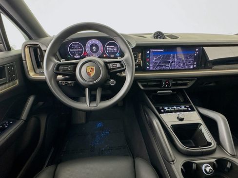 Used 2024 Porsche Cayenne Coupe AWD/4WD image 5