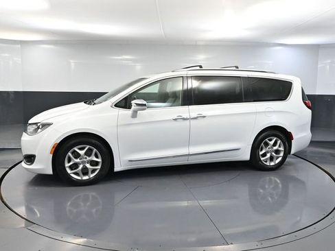 Used 2020 Chrysler Pacifica Limited FWD image 11