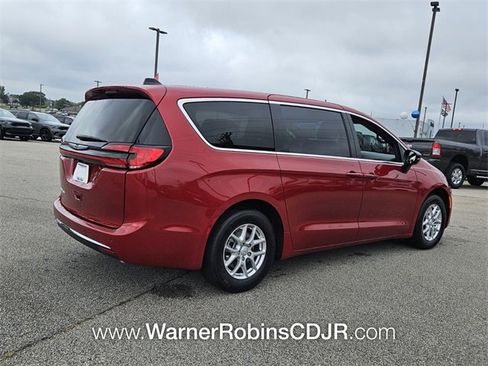 New 2026 Chrysler Pacifica Select image 14
