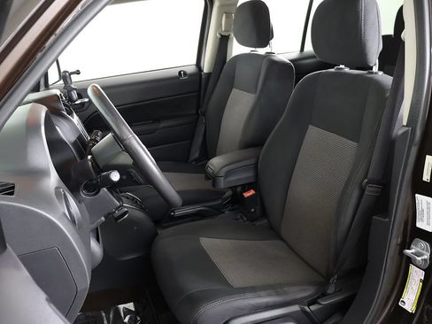 Used 2014 Jeep Patriot Latitude AWD/4WD image 26