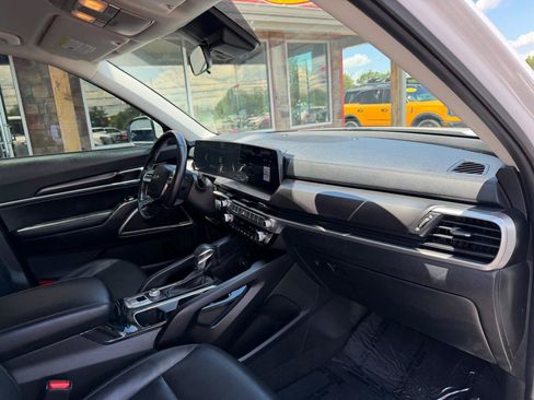 Used 2023 Kia Telluride LX FWD image 25