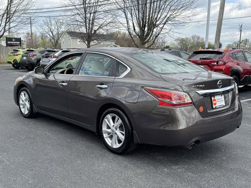 Used 2015 Nissan Altima 2.5 SV w/ Convenience Package image 4