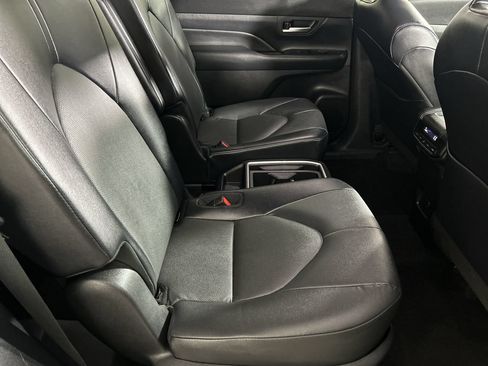 Used 2025 Toyota Grand Highlander AWD image 25