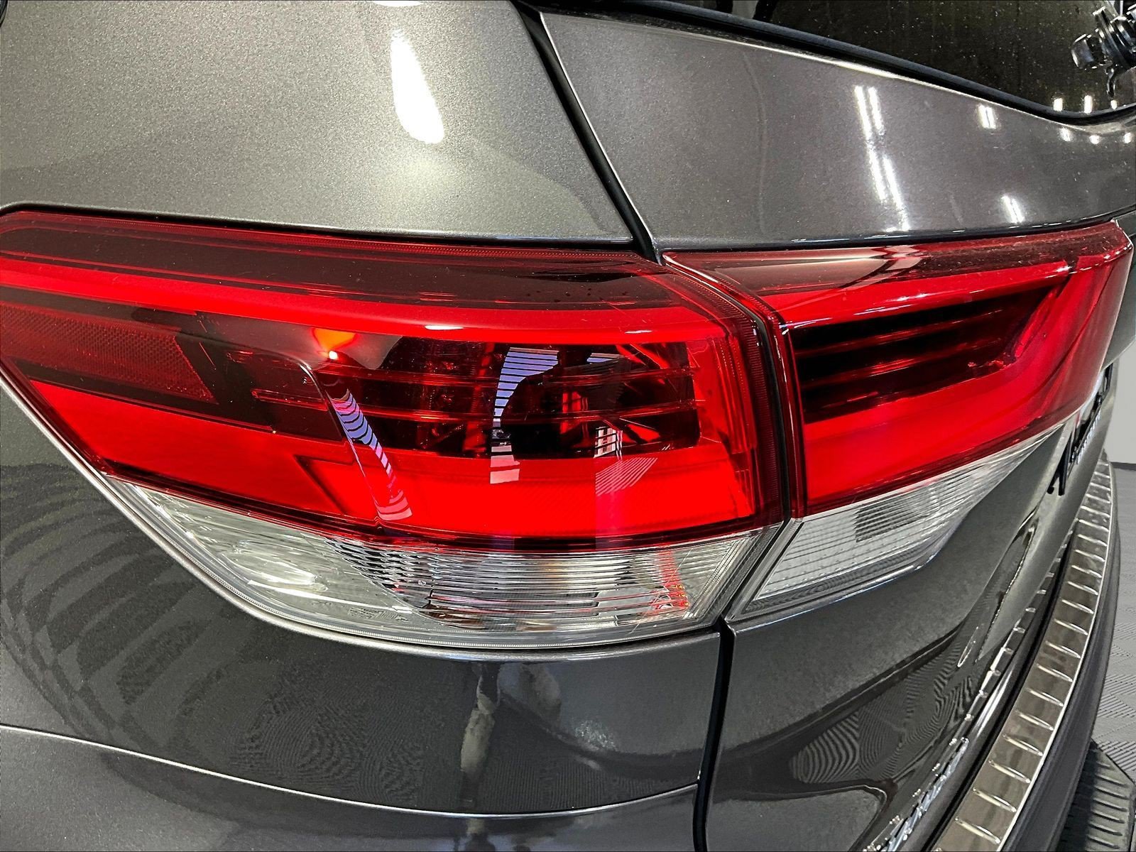 Used 2017 Toyota Highlander XLE AWD/4WD image 20