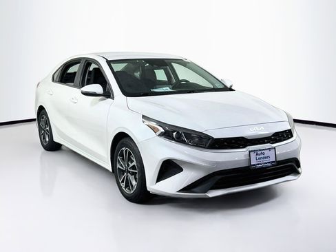 Used 2023 Kia Forte LXS w/ LXS Technology Package FWD image 3