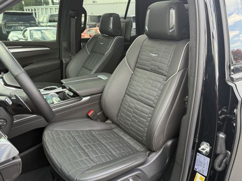 Used 2025 Cadillac Escalade V AWD/4WD image 15
