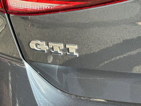Used 2018 Volkswagen GTI SE image 21