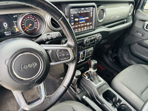Used 2020 Jeep Wrangler Unlimited Sahara w/ Uconnect 4C Nav & Sound Group AWD/4WD image 8