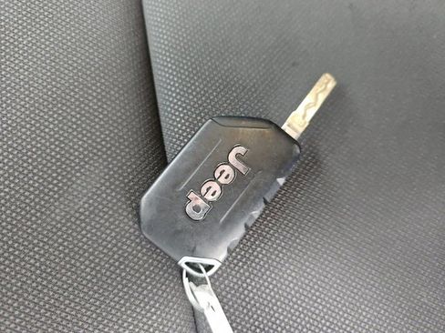 Used 2023 Jeep Gladiator Sport image 23