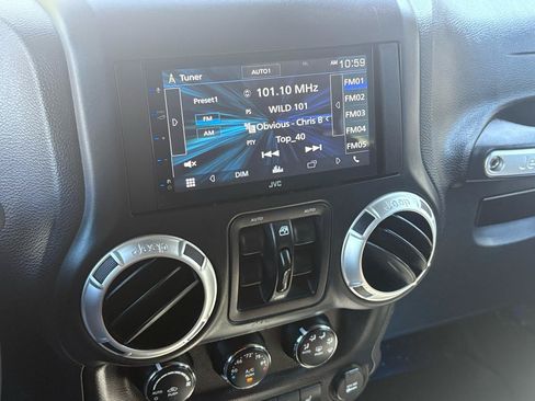 Used 2015 Jeep Wrangler Unlimited Sahara AWD/4WD image 17