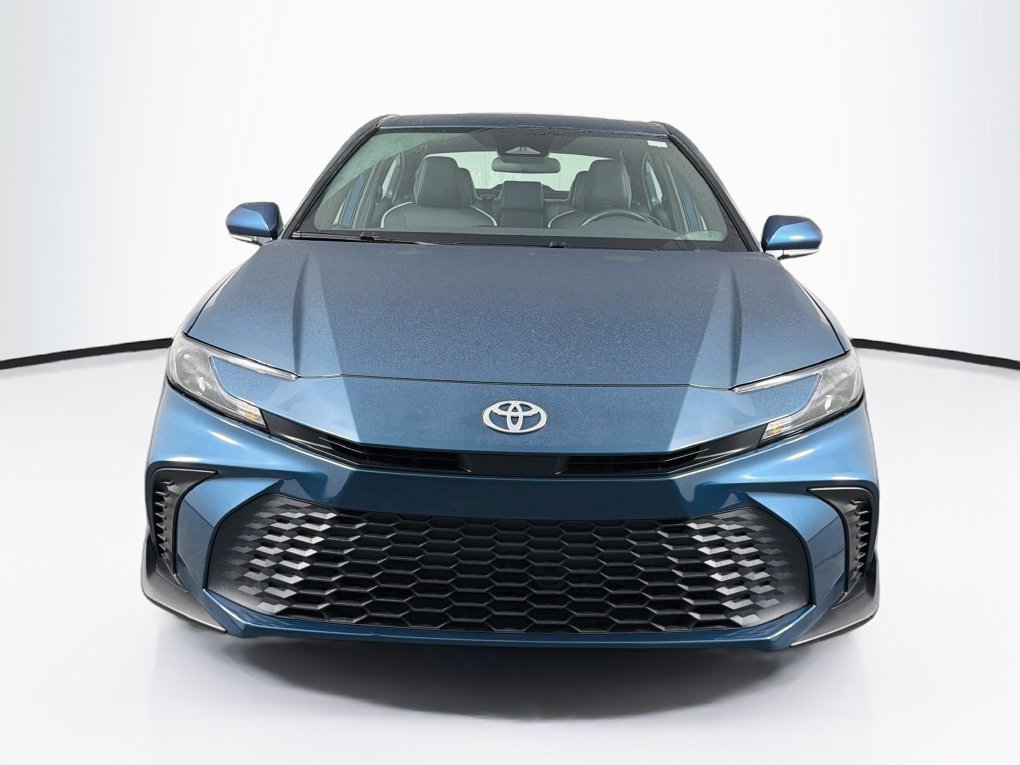 Used 2025 Toyota Camry SE FWD image 2