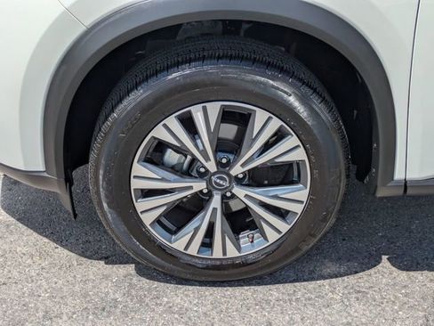 Certified 2023 Nissan Rogue SV FWD image 10