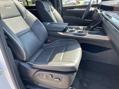 Certified 2025 Cadillac Escalade Sport AWD/4WD image 22