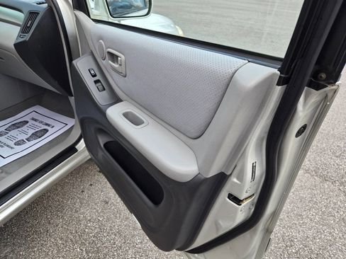 Used 2005 Toyota Highlander 2WD V6 w/ 3rd Row image 24