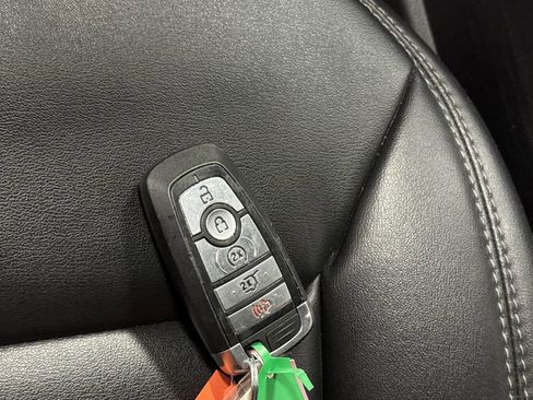 Used 2023 Ford Explorer XLT image 27