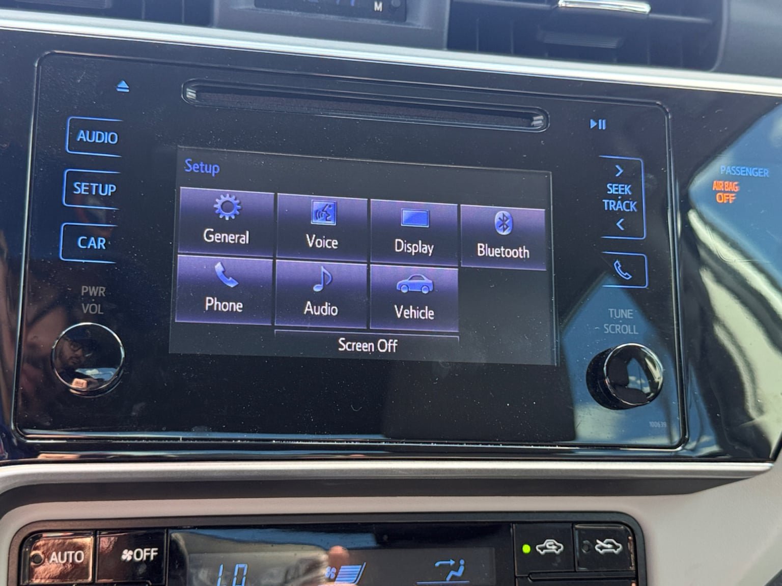 Used 2019 Toyota Corolla LE w/ Carpet Mat Package (TMS) FWD image 16