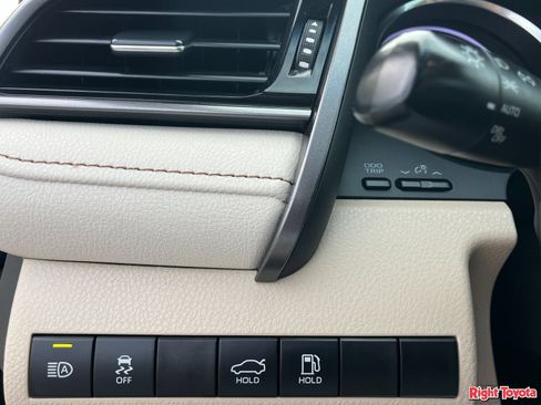 Certified 2020 Toyota Camry XLE w/ Sunroof Package FWD image 33