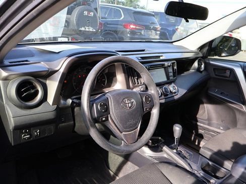 Used 2016 Toyota RAV4 LE AWD/4WD image 9