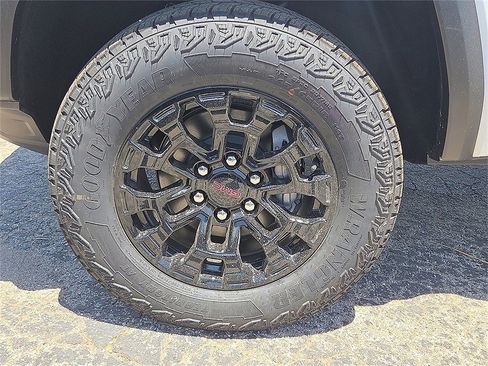 New 2026 GMC Canyon Elevation w/ Convenience Package image 8