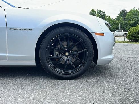 Used 2014 Chevrolet Camaro LS RWD image 23