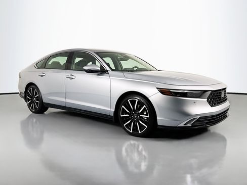 Certified 2023 Honda Accord Touring image 3