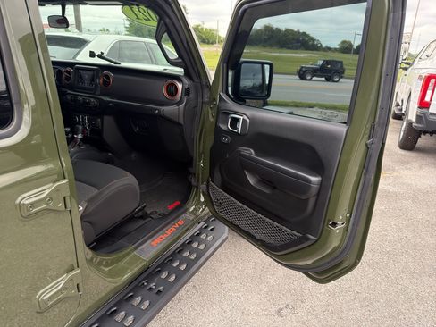 Used 2021 Jeep Gladiator Mojave w/ Trailer Tow Package AWD/4WD image 14