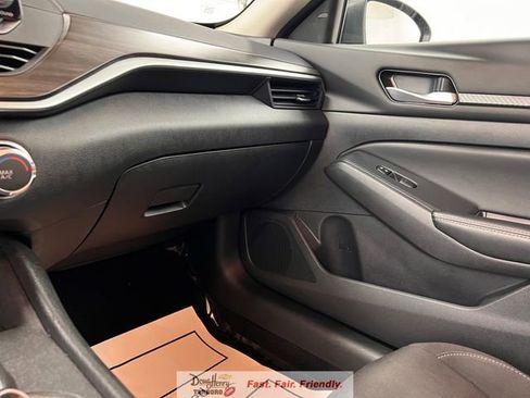 Used 2025 Nissan Altima 2.5 SV FWD image 44