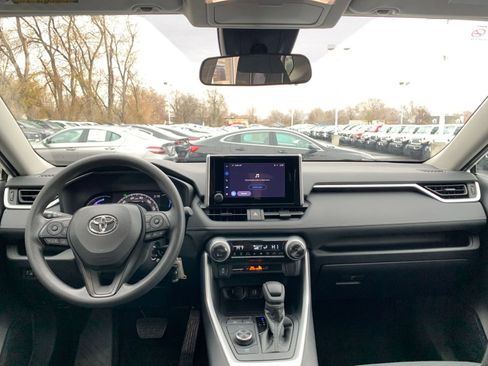 Used 2025 Toyota RAV4 LE image 32