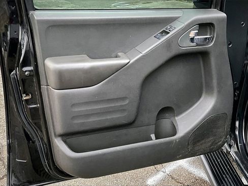 Used 2015 Nissan Frontier SV image 21