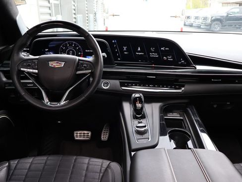 Used 2024 Cadillac Escalade ESV V w/ LPO, ONYX Package AWD/4WD image 6