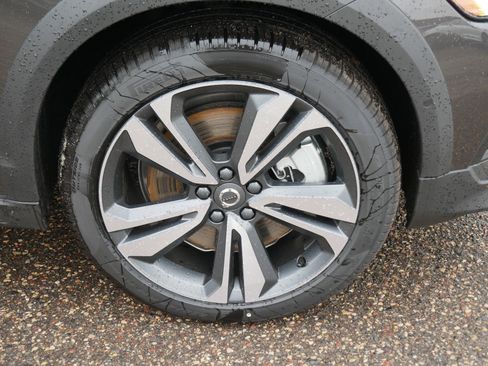 New 2025 Volvo V60 B5 Cross Country Plus w/ Climate Package image 4