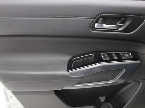 Used 2023 Nissan Pathfinder SL image 14