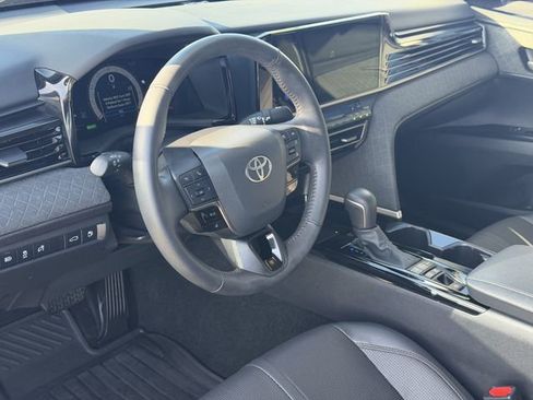 Used 2025 Toyota Camry XLE FWD image 10