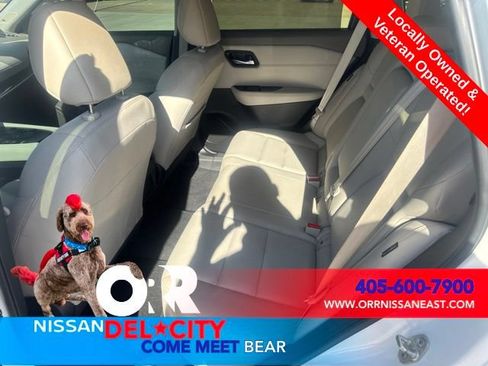 Used 2023 Nissan Rogue SL w/ SL Premium Package FWD image 11