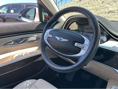 Used 2022 Genesis GV70 2.5T AWD/4WD image 14