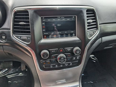 Used 2020 Jeep Grand Cherokee Laredo RWD image 22