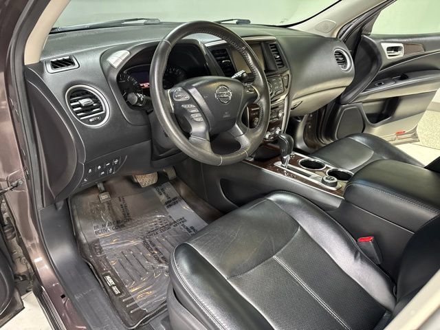 Used 2015 Nissan Pathfinder Platinum w/ Family Entertainment Package FWD image 16
