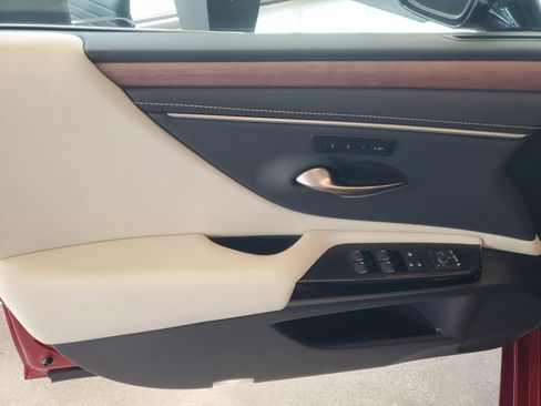 Used 2025 Lexus ES 350 w/ Premium Package image 18