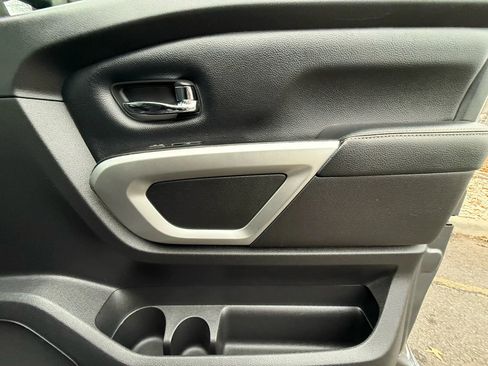 Used 2017 Nissan Titan SL image 31