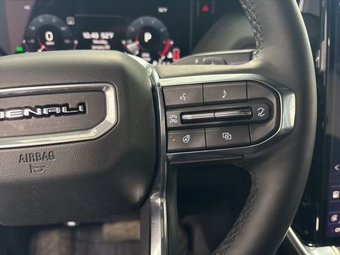 Used 2025 GMC Yukon Denali image 41