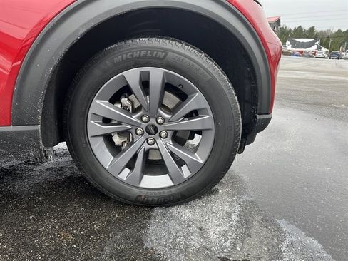 Used 2023 Ford Explorer XLT w/ Equipment Group 202A image 5