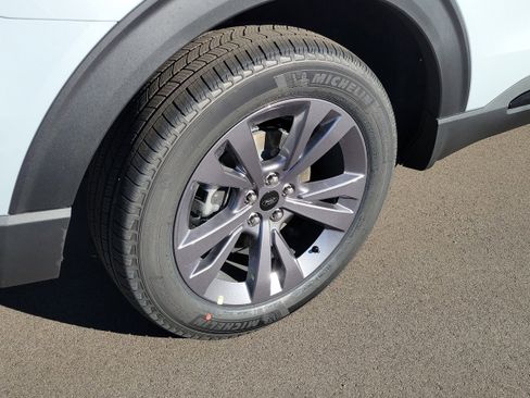 New 2026 Ford Explorer Active w/ Active Comfort Package image 5
