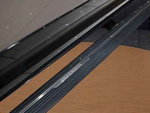 Used 2023 Land Rover Defender 110 X-Dynamic SE image 16