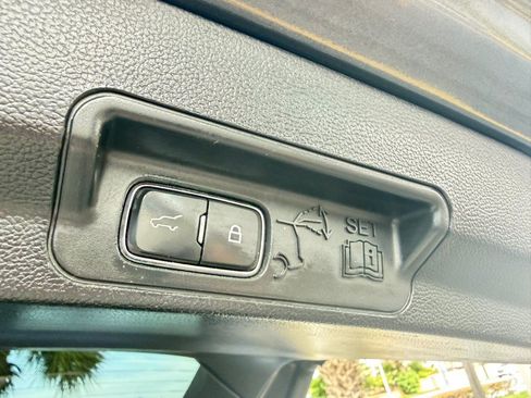 Used 2020 Ford Explorer Limited RWD image 24