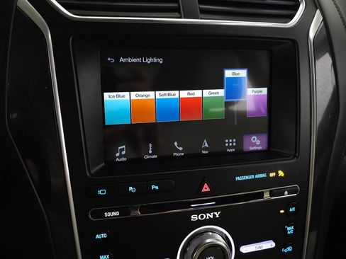 Used 2018 Ford Explorer Platinum image 27