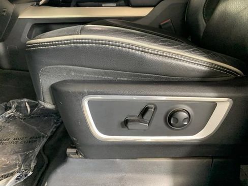Used 2022 RAM 1500 Laramie AWD/4WD image 19
