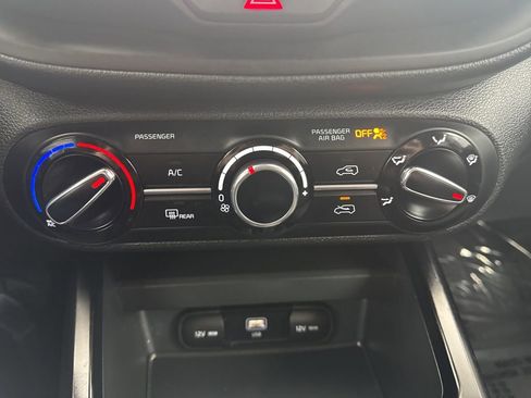 Used 2023 Kia Soul LX w/ LX Technology Package FWD image 19