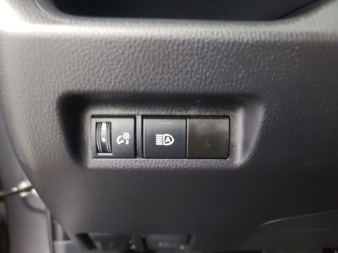 Used 2025 Toyota RAV4 XLE AWD/4WD image 27